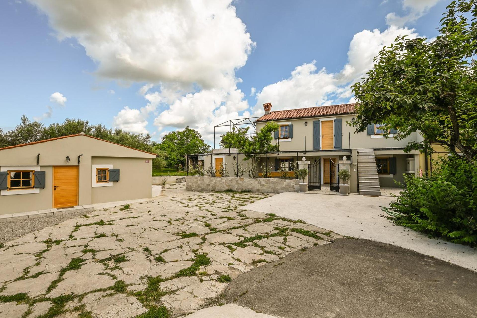 Medanni - Boutique House In Nature With Pool イゾラ エクステリア 写真