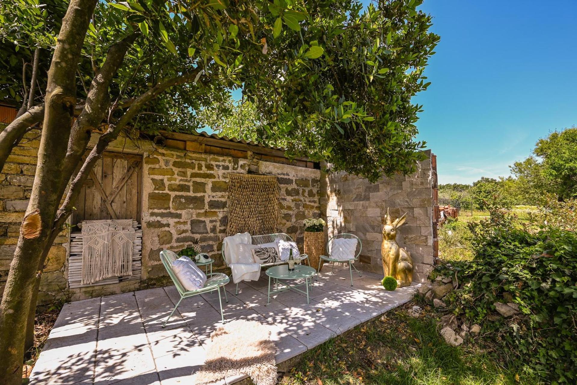 Medanni - Boutique House In Nature With Pool イゾラ エクステリア 写真